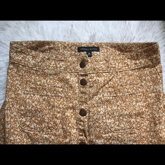 Floral button skirt - Picture 3 of 4